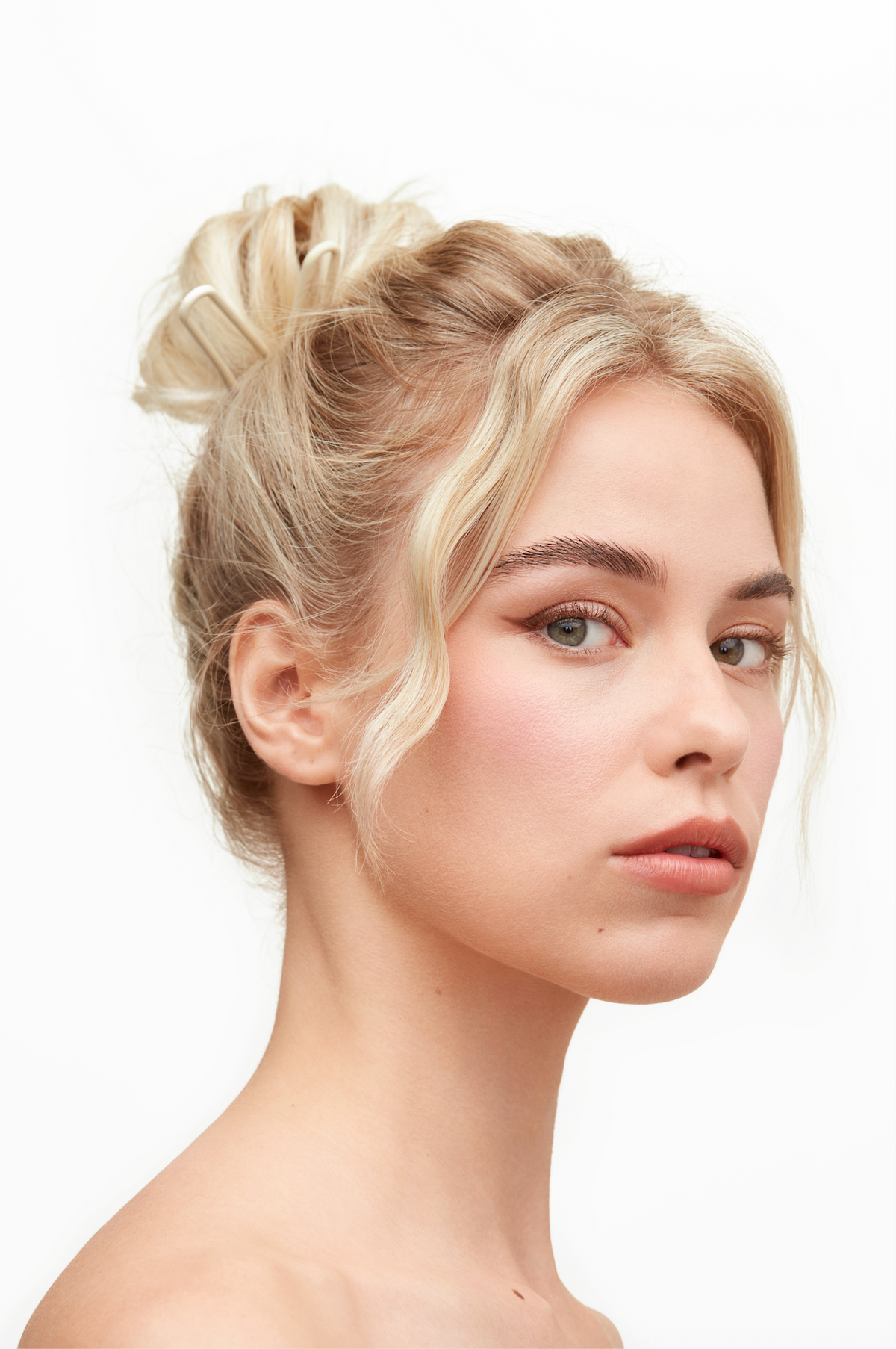 Plastic-Free Hair Accessories: A Better Alternative to Claw Clips and Elastics